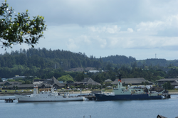 R/V Wecoma and R/V Oceanus at dock in Oregon together.
