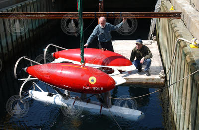 Al Bradley and Dana Yoerger testing ABE in the WHOI dock well.