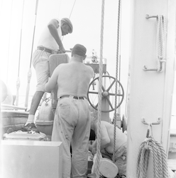 Atlantis engineers repair hydro winch.
