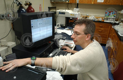 Bernhard Peucker-Ehrenbrink in his lab.
