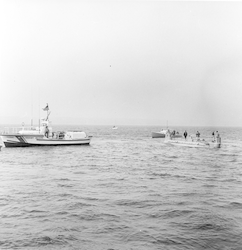 Surface vessels maneuvering during DSV Alvin search operation.