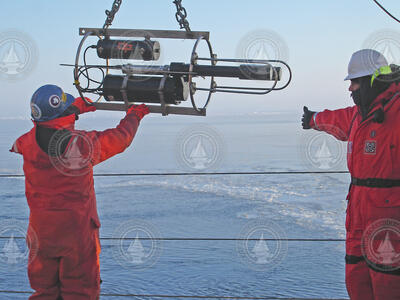Phil Alatalo and a Healy crew member deploying a VPR.