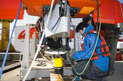 Justin Fujii preparing Sentry for launch at the WHOI dock.
