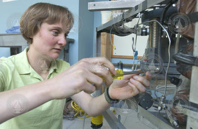 Linda Kalnejais working with the SQUIRT benthic flux chamber.