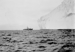 Knorr coming upon large iceberg