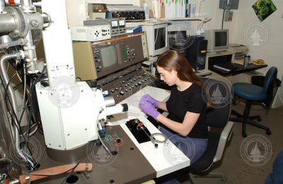 Jessica Warren working in the lab.