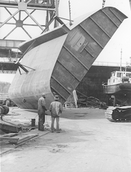 Piece of Oceanus hull being lifted by a crane