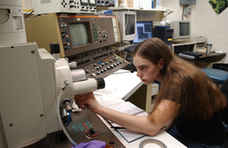 Jessica Warren working in the lab.