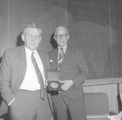 Hank Stommel receiving Bigelow Medal from Paul Fye.