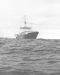 Knorr full view, iceberg in background