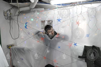 Dan Ohnemus poking his head through the bubble lab wall.