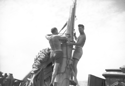 Hans Cook and Cyril Backus fixing broken mizzen mast