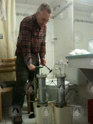 Bernhard Peucker-Ehrenbrink working in a makeshift lab in the hotel.