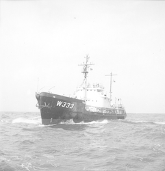 Full view of the Yamacraw at sea, W333