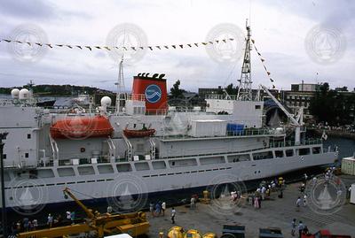 R/V Yokosuka visit to WHOI with Shinkai 6500 stowed onboard.