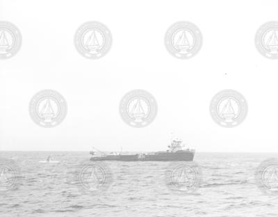 Submersible and ship maneuvering during DSV Alvin search operation.