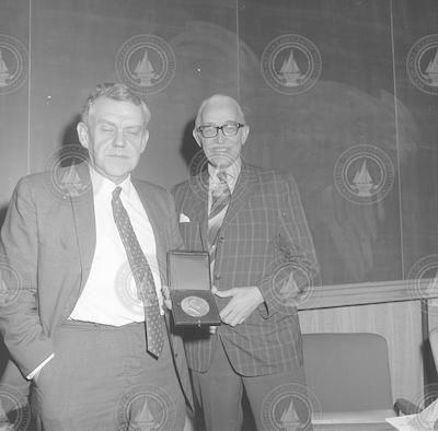 Hank Stommel receiving Bigelow Medal from Paul Fye.