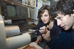 Anne Cohen and Ryan Pettit working on Electron Microscope at MBL.