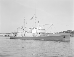 Full starboard view of R/V Crawford.