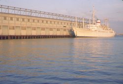 Akademik Vernadskii in unknown port, full view