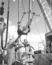 Drilling crewmen on Glomar Challenger