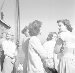 Group at WHOI dock.