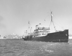 Discovery II leaving Woods Hole