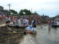 Vessels, including H2O and Lulu2, at the starting line.