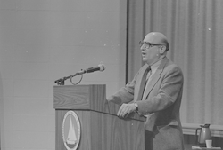 Bob Frosch speaking at the 15th J. Seward Johnson Marine Policy Lecture.
