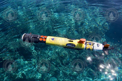 The REMUS 100 autonomous underwater vehicle operating in water.
