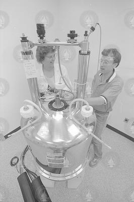 Kathyryn Knudsen-Smith and Dan Repeta working in Fye Lab.