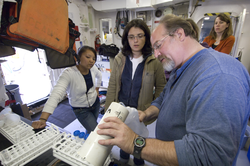 Bruce Keafer instructing students in the Oceanus lab.