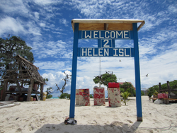 Helen Island sign at the entrance to Helen Reef beach.