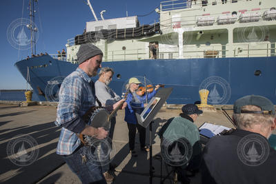 WHOI's "Tunes at Noon" musicians playing during A.D.'s final cruise departure.