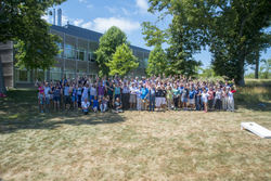 Group photo of MIT-WHOI Joint Program alumni (and some of their children).